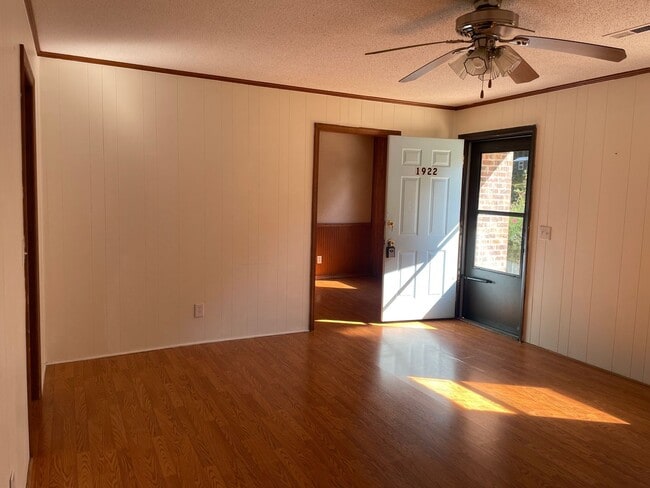 Photo - 1901 Unit 1922 DENNIS ST