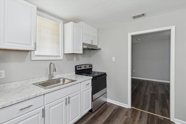 Photo - Huge East Savannah 4BR/2BA House For Rent