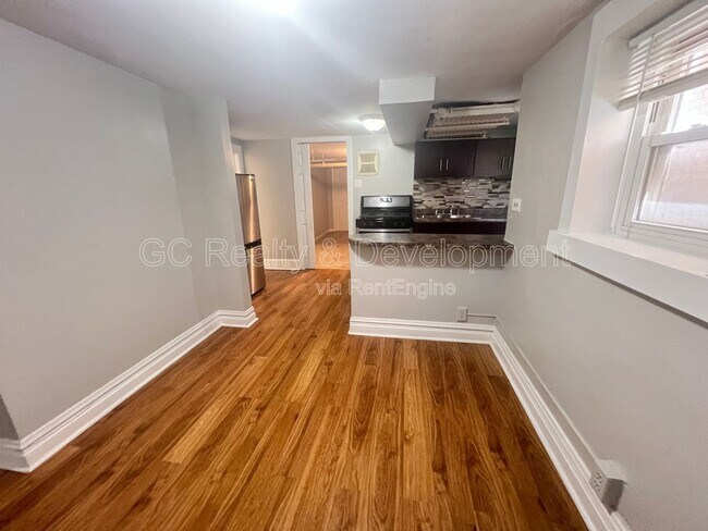 Photo - 5410 W Berteau Ave Unit B