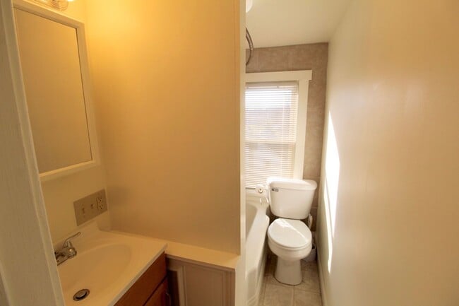 Photo - Studio apartment next to EMU for rent! - 1131-A Shenandoah St.