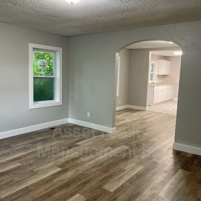 Photo - 3821 Hampton Ave