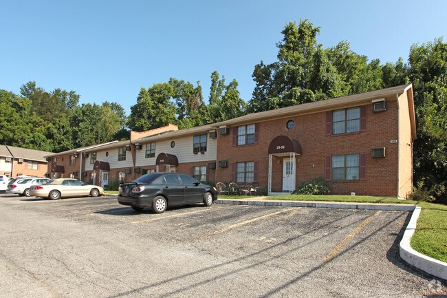 Spring Manor Apartments - Spring Manor Apartments