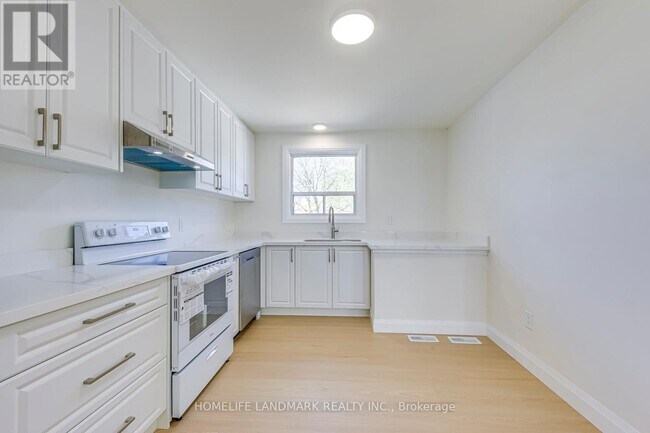 Photo - 451 Sandmere Pl