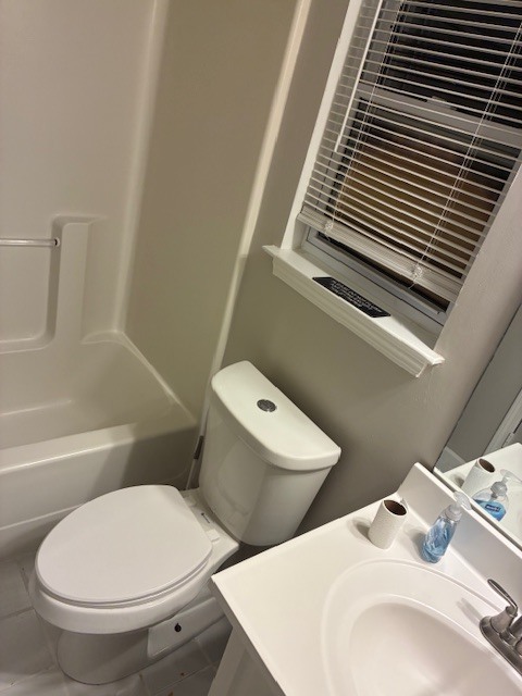 Private Bath - 2125 Hollywood Dr NW