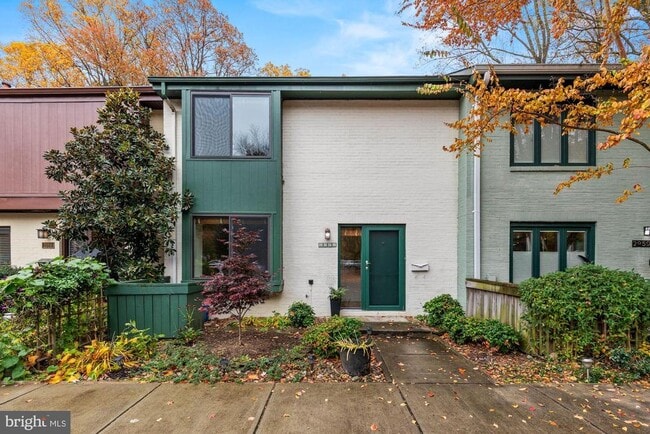 Building Photo - 2057 Golf Course Dr