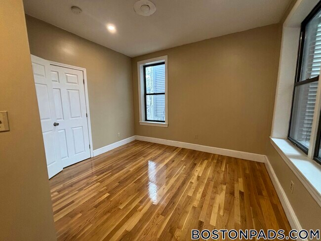 Photo - 17 Highgate St Unit 1