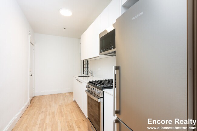 Building Photo - 288 Chestnut Hill Ave Unit 12