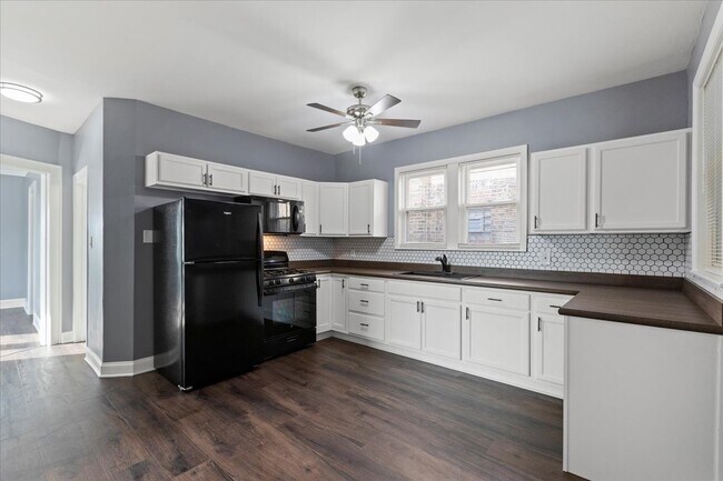 Photo - 6018 W Addison St Unit 2