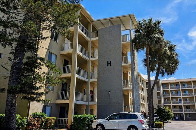 55+ 2x2 Newly Renovated Condo - 55+ 2x2 Newly Renovated Condo Unit 3777 Lake Bayshore Dr.