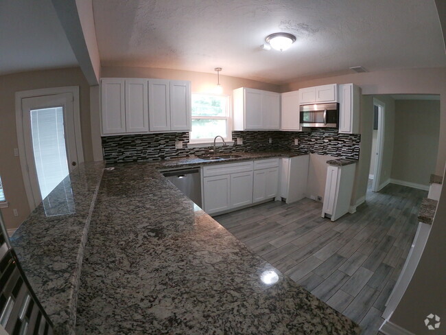 Building Photo - 2614 N Woodloch St Rental