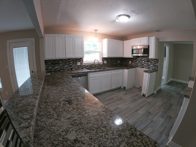 Building Photo - 2614 N Woodloch St Rental