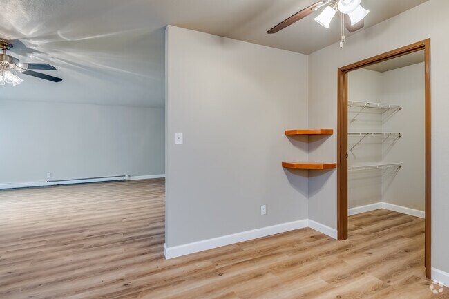 1 BR, 1 BA - 938SF