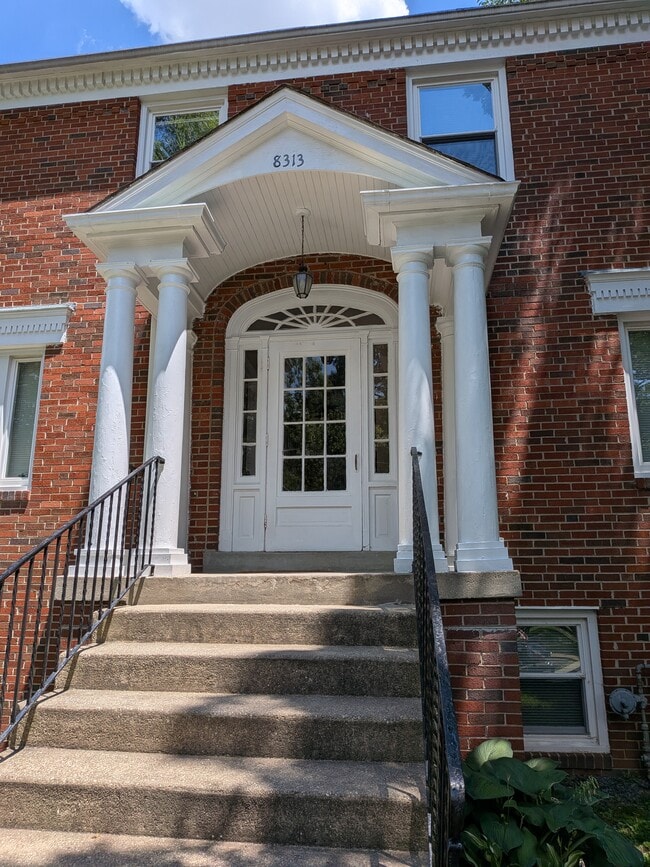 Building Photo - 8313 Eastridge Ave
