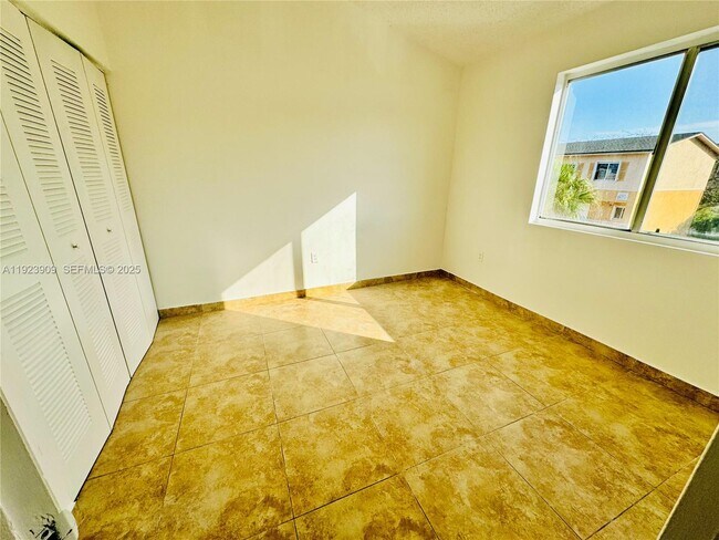 Photo - 6245 SW Kendale Lakes Cir Unit 208