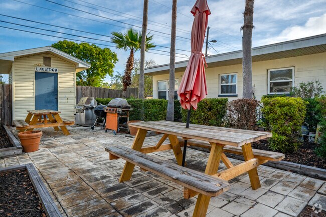 Courtyard - 5901 Fairfield Ave S