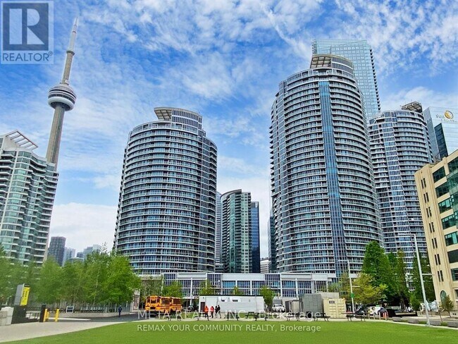 Photo - 208 Queens Quay W Unité 803