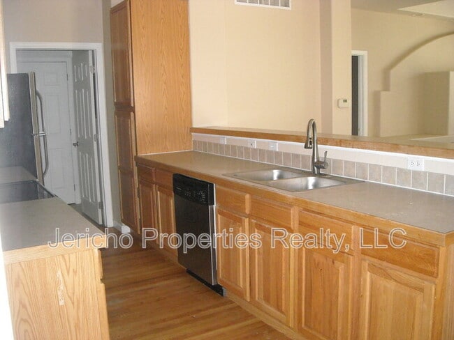 Building Photo - 5357 Balsam St Unit 102