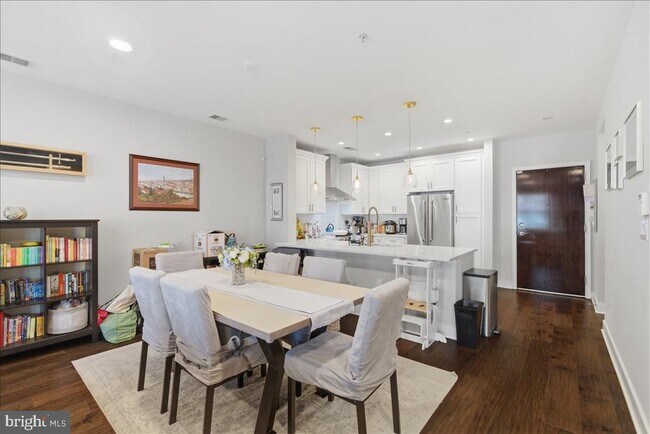 Photo - 1418 N Rhodes St Unidad B107