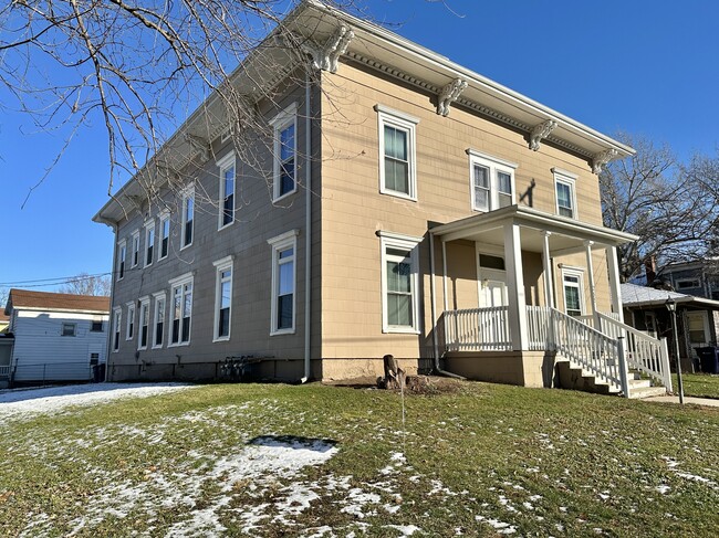 Building Photo - 255 S Jackson St Rental