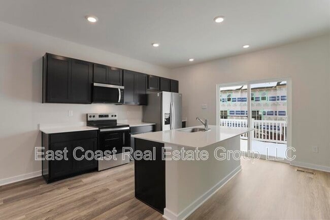 Photo - 413 Eclipse St