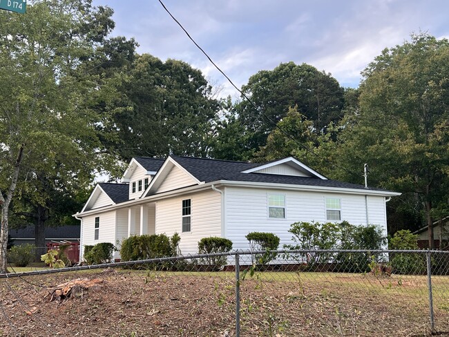 Photo - 100 Saville Ct