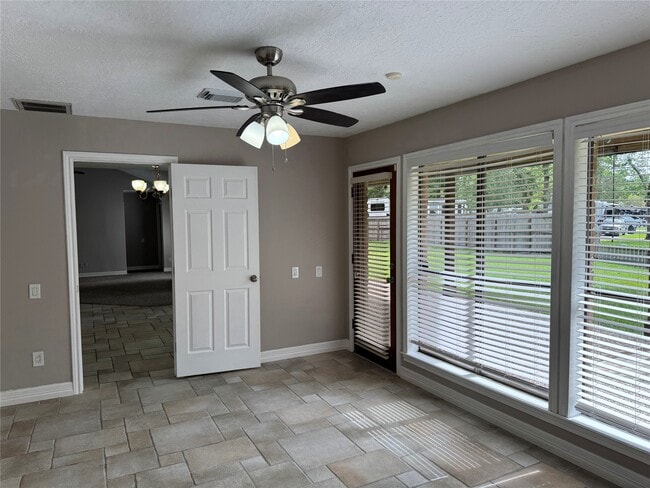 Building Photo - 3414 Wooddale Ln