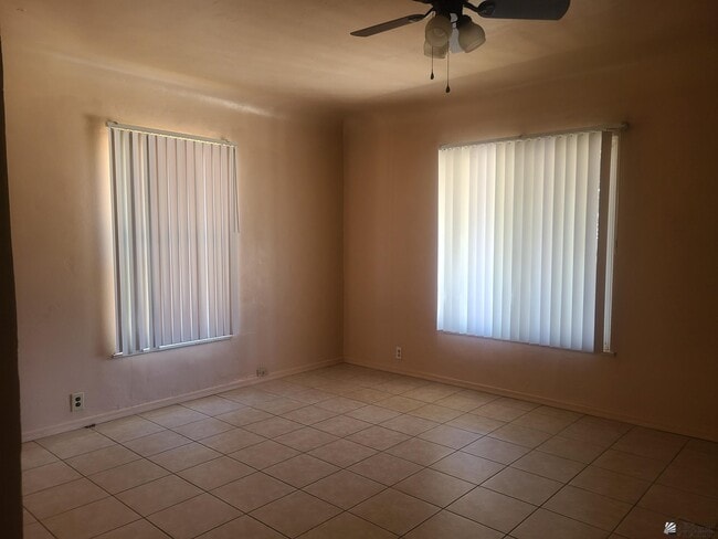 Photo - 600 W 20th Pl