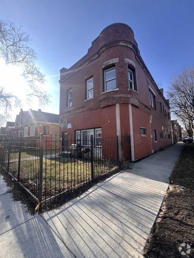 Building Photo - 5700 S Laflin St Rental