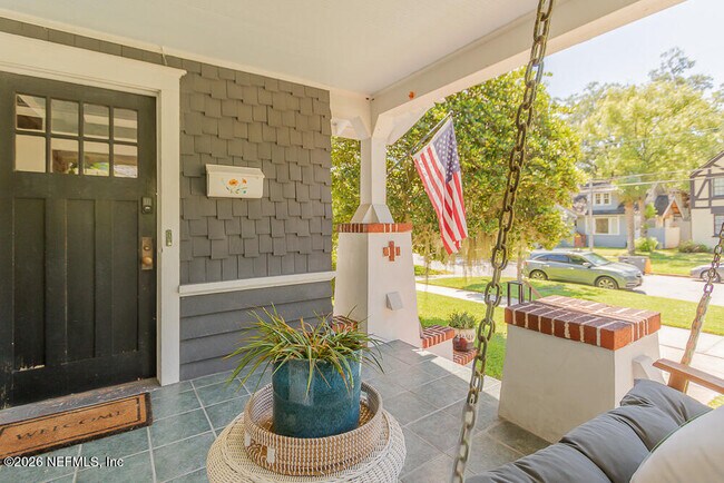 Photo - 2751 Herschel St