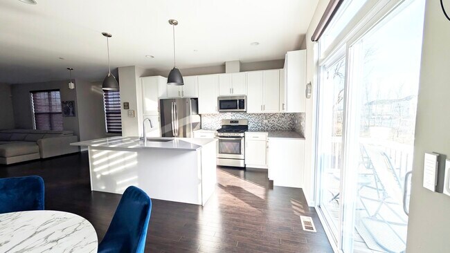 3S140 Barkley Ave