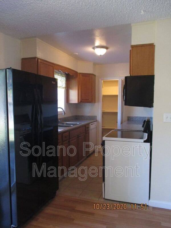 Photo - 232 Elwood St