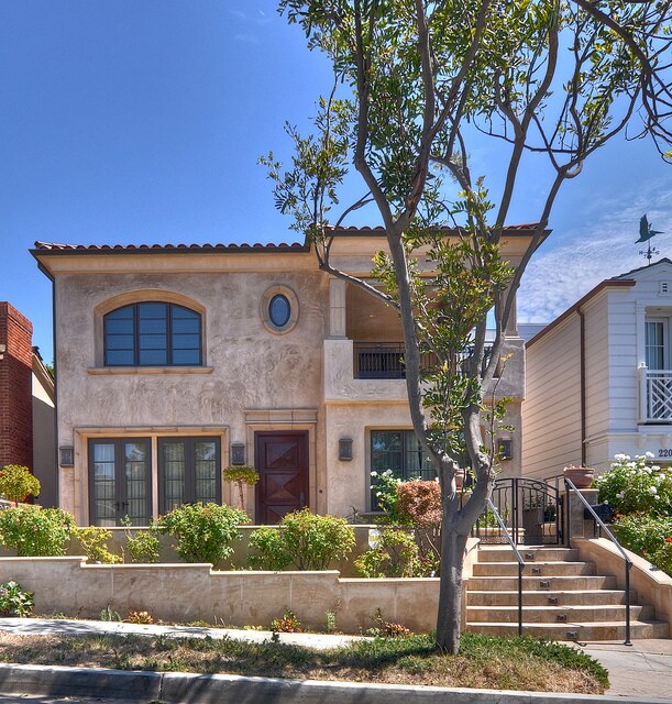 222 Iris Ave