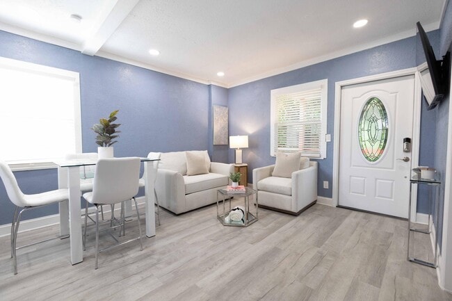 420 Avenida Alegre Unit 4