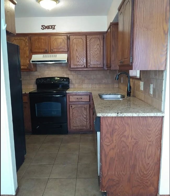 Photo - Spacious two bedroom in West Norman