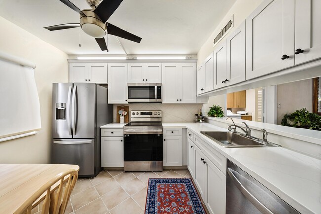 Photo - 601 Seafarer Cir Unit 104
