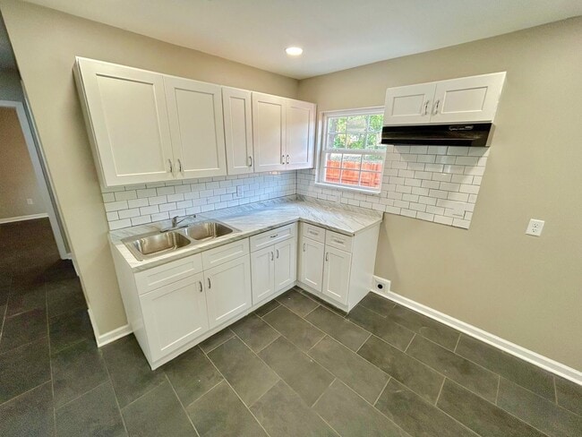 Photo - 2967 Forest Ave
