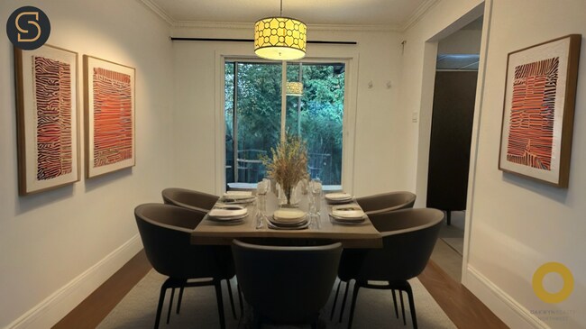 Photo - 4059 Liverpool St