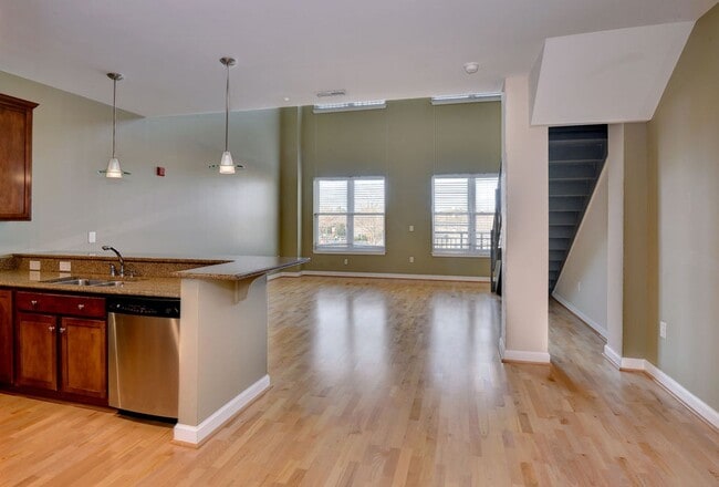 Modern Loft Living in City Center - Modern Loft Living in City Center