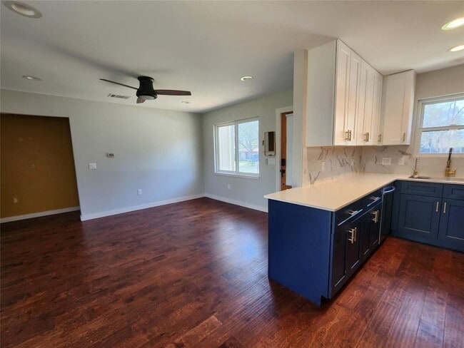 Photo - 4703 Surrey Dr
