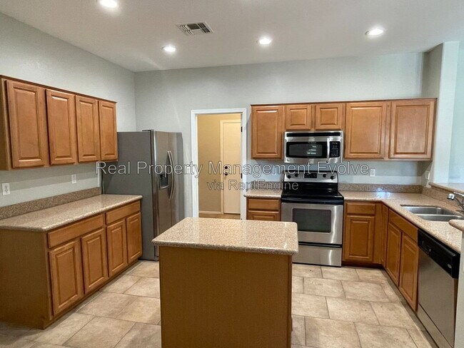 3632 W Jacksonville Dr