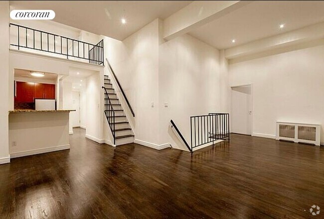 Building Photo - 10 E 13th St Rental