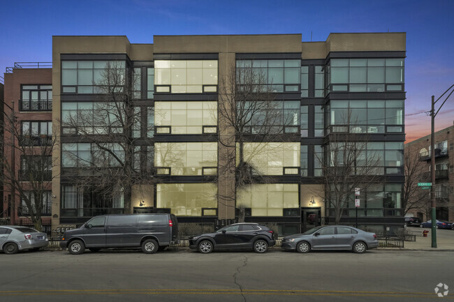 Building Photo - 650 N Green St Unit 1 Rental