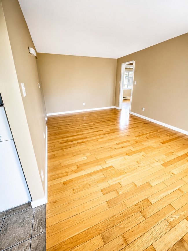 Photo - 10230-114 114 St NW