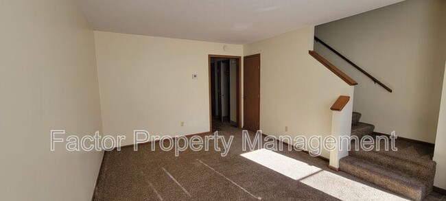 Photo - 60 Meadowbrook Ct