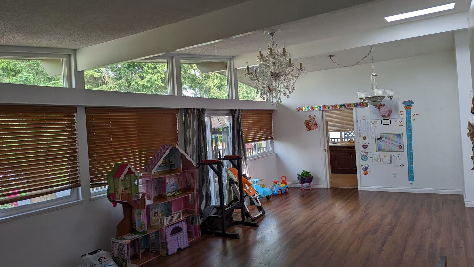 Photo - 7192 Paulus Crescent