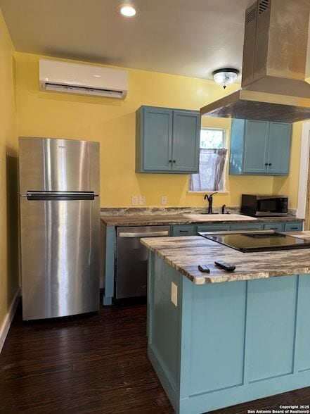 Photo - 317 E Myrtle St