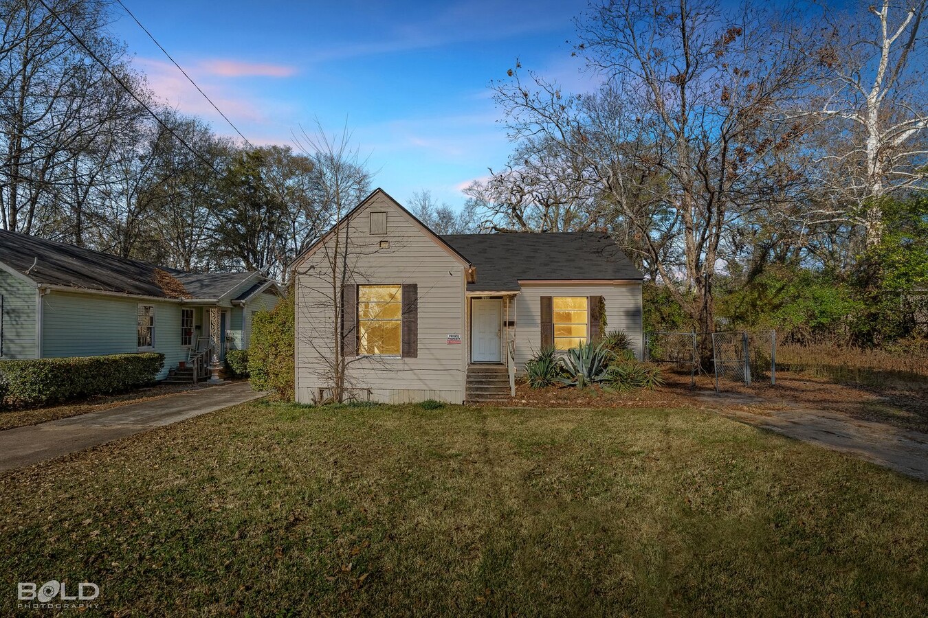 Photo - 2630 Emery St