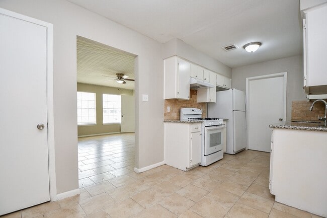 Photo - 14902 Gloster St