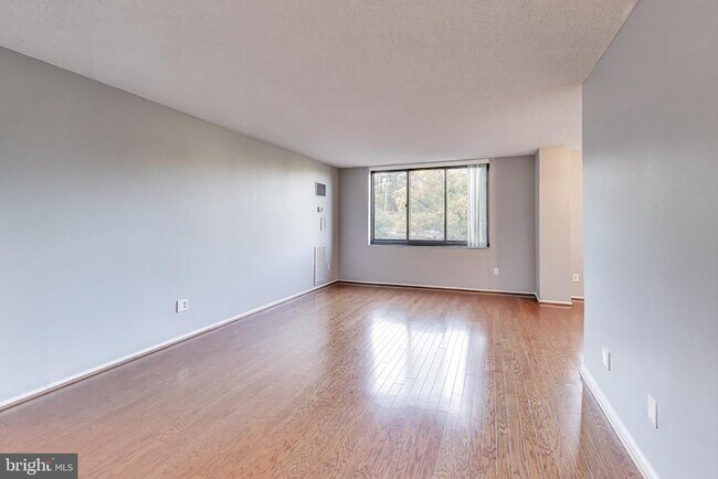 Building Photo - 5500 Holmes Run Pkwy Unit 220