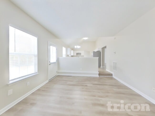 Photo - 1099 Sugarcreek Way